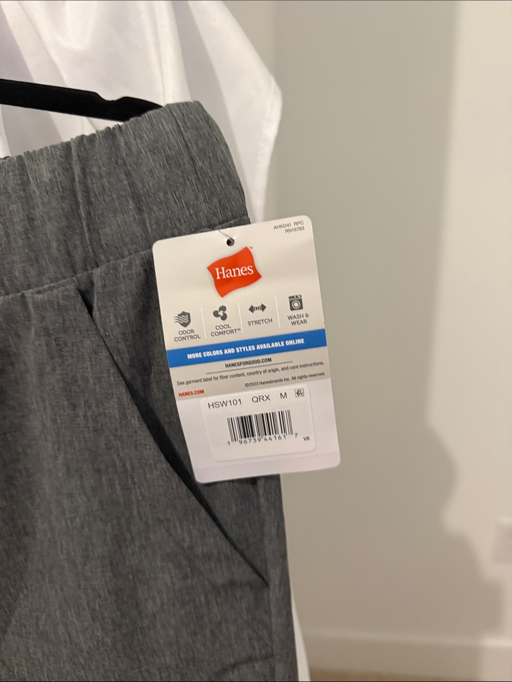Hanes Gray Scrub set with Utility Pockets in size medium - Picture 7 of 8